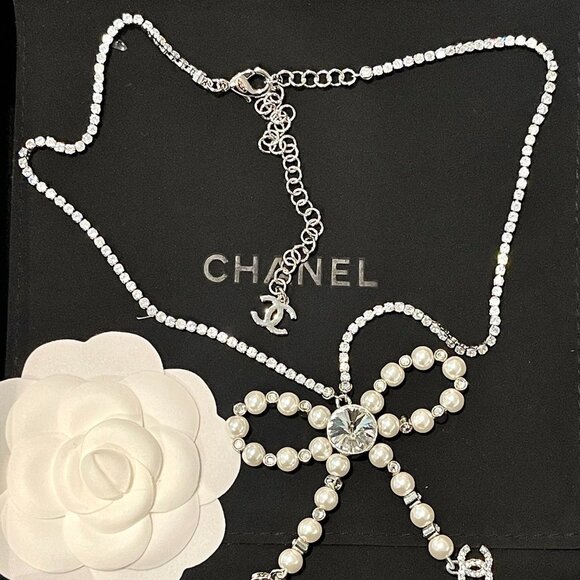 Chanel Butterfly Pearl Necklace - Picture 7 of 8